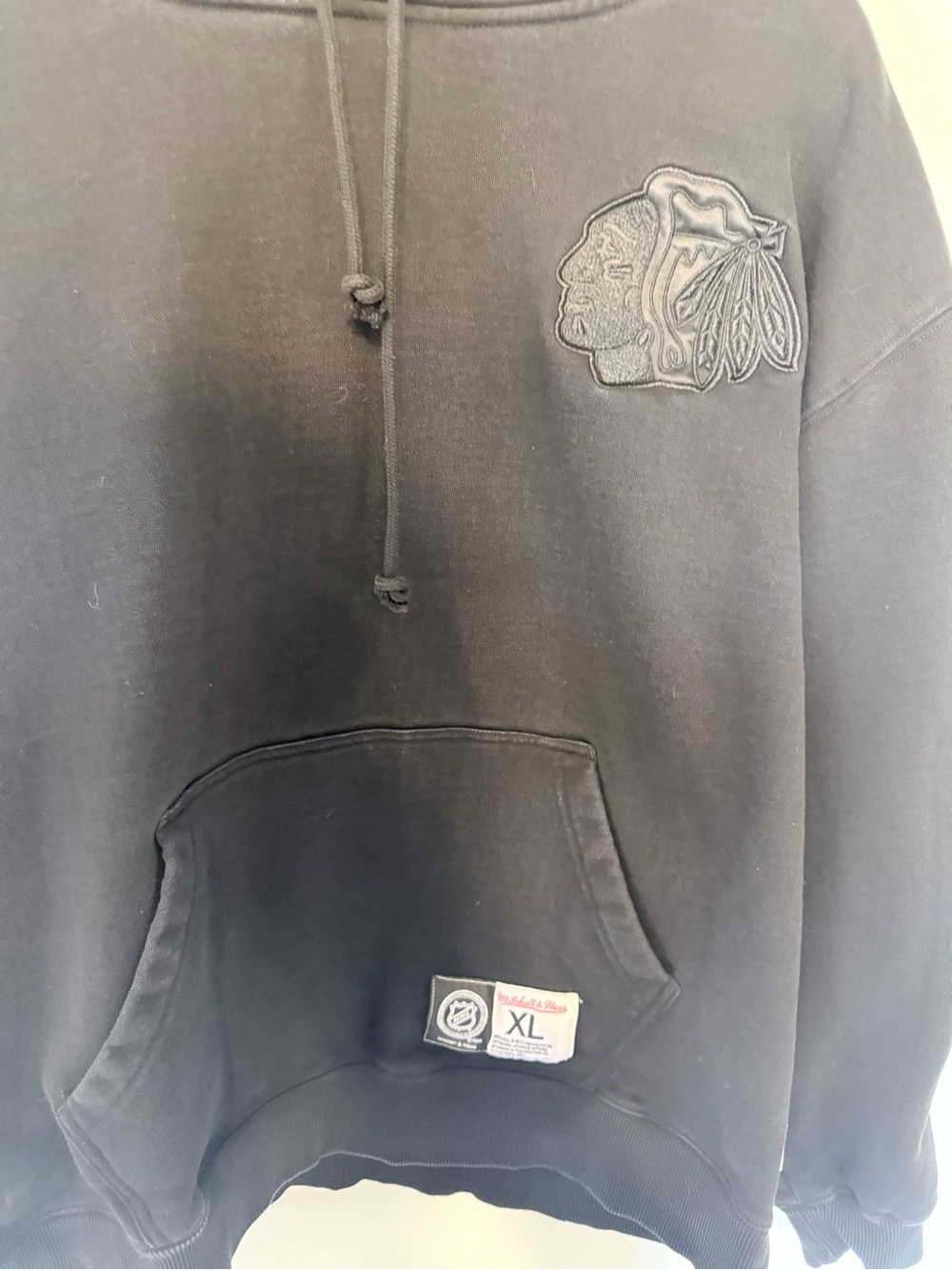 Mitchell & Ness Men's Black Hawks Hoodie - XL - Picture 2 of 12